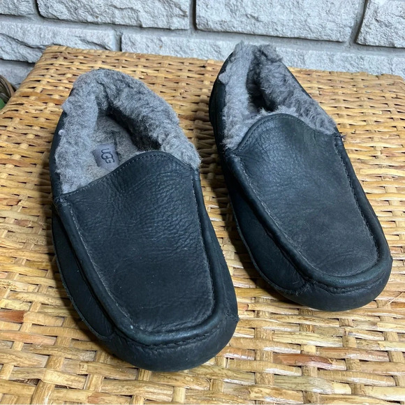 UGG Ascot Slipper Matte Leather - Picture 7 of 8